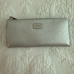 Michael Kors Zip Wallet